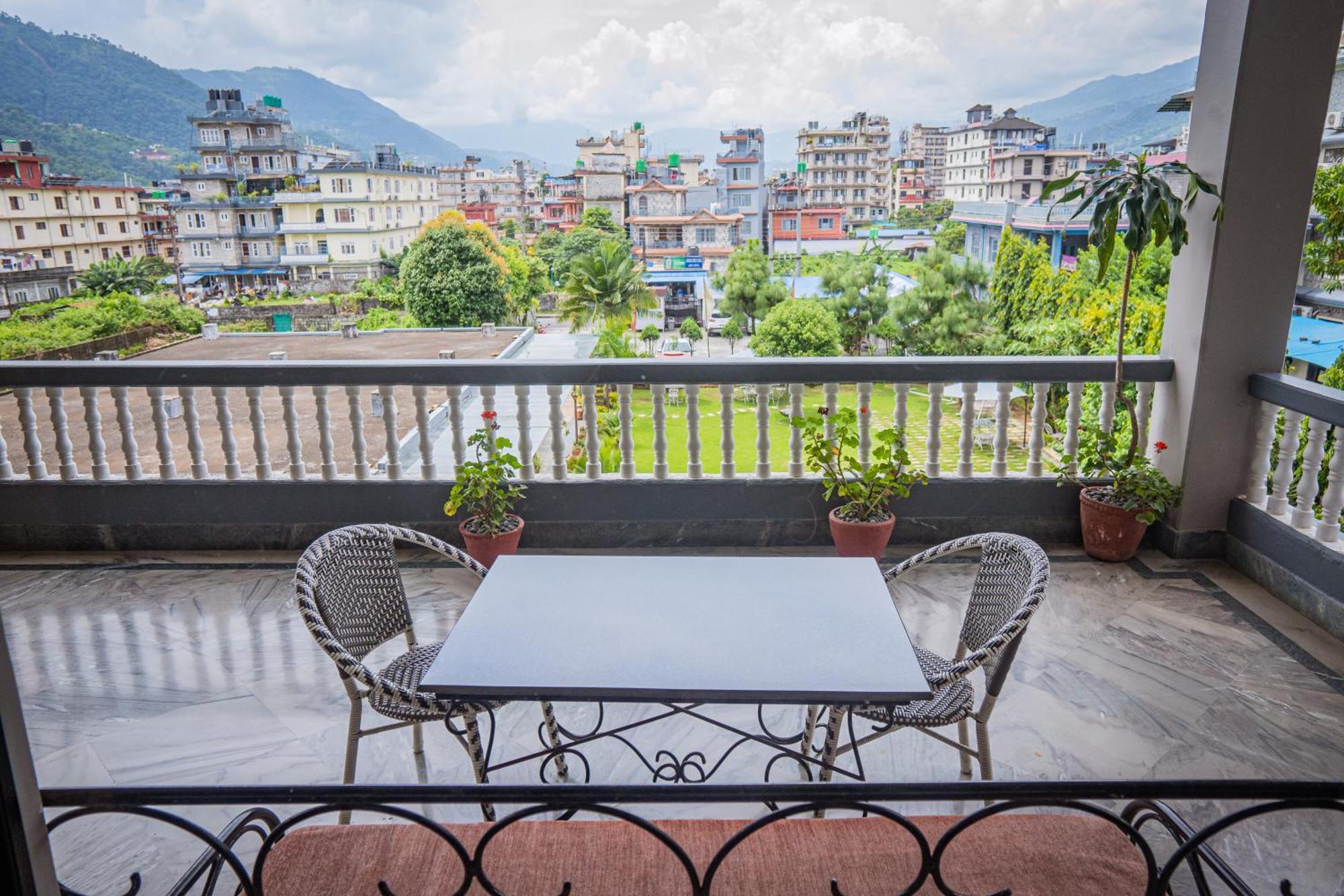 Hotel Crown Himalayas Pokhara Kültér fotó